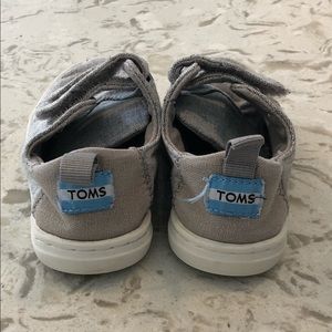 Toddle TOMS shoe size 6